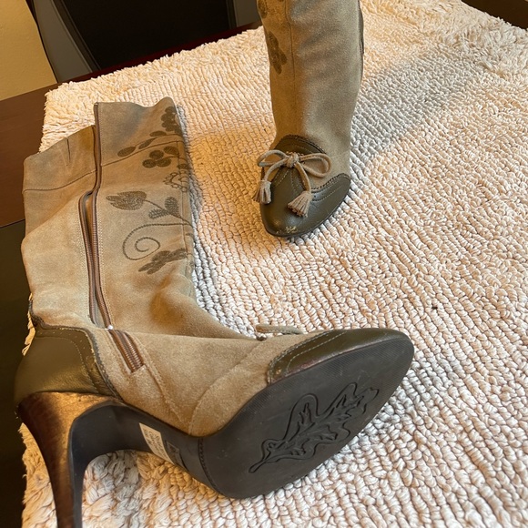 Sexy suede and leather embroidered , flower design boots - Picture 1 of 4